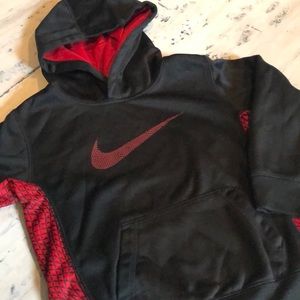 Boy’s Nike Therma-Fit pullover hoodie